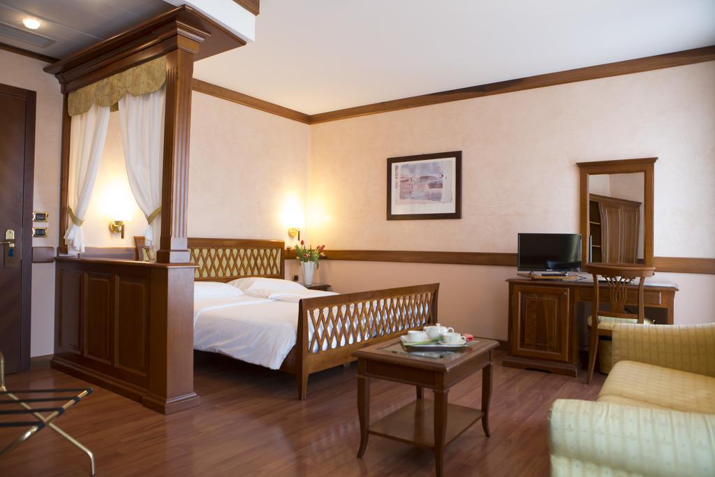 Hotel Villa Venezia Grado Exterior photo